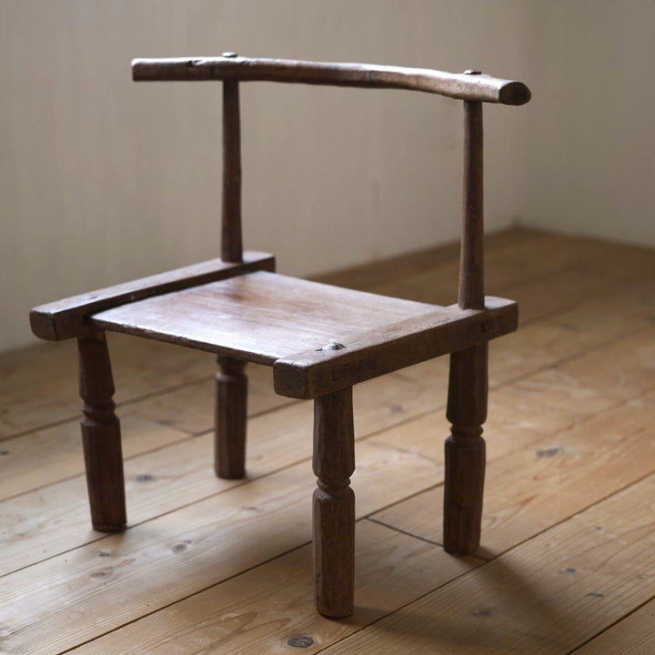 バウレ族の椅子。美意識と芸術性の高さが評価されています。