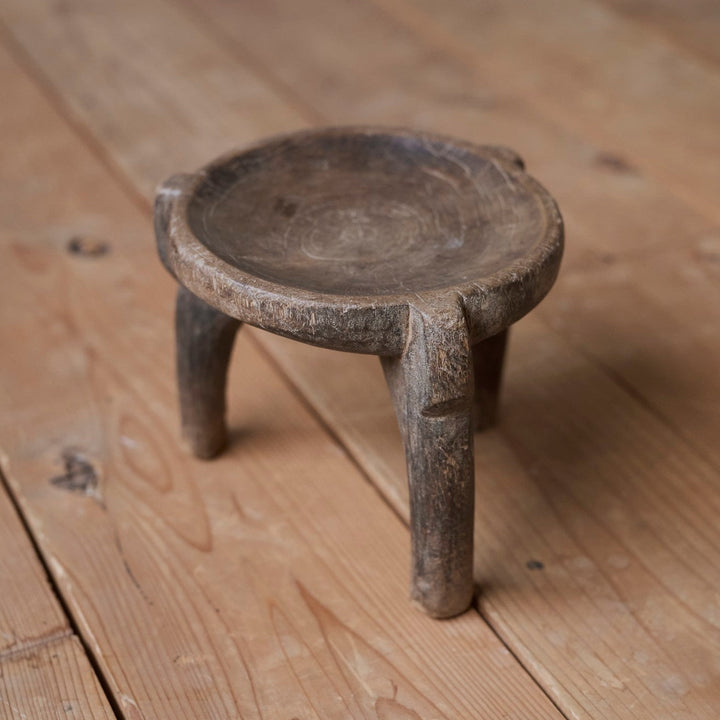 ひとつ置くだけで、工業製品にはない温かみを空間に与えてくれます。