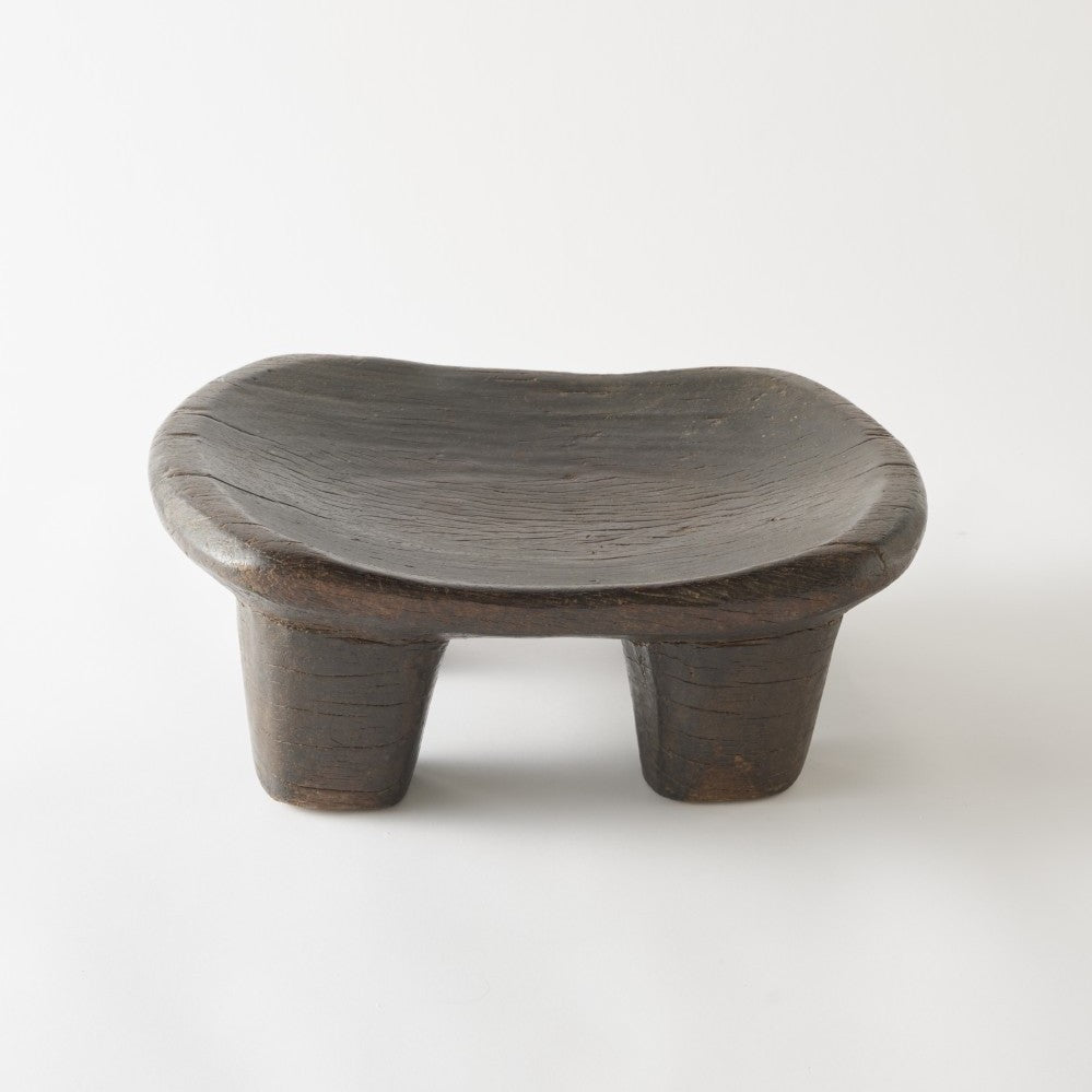 儀礼や日常の道具として独自の家具や工芸品を生み出してきたセヌフォ族。