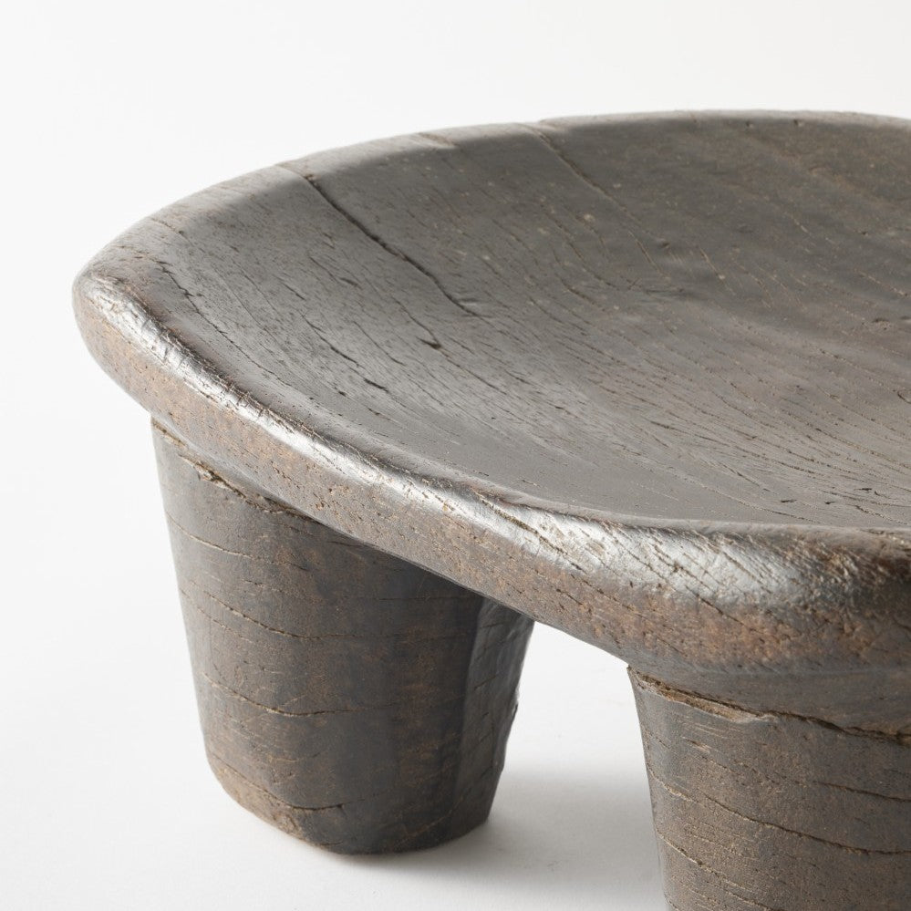 アフリカンチークなどの堅くて丈夫な広葉樹を材料としています。