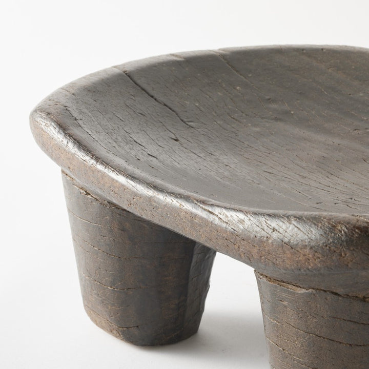 アフリカンチークなどの堅くて丈夫な広葉樹を材料としています。