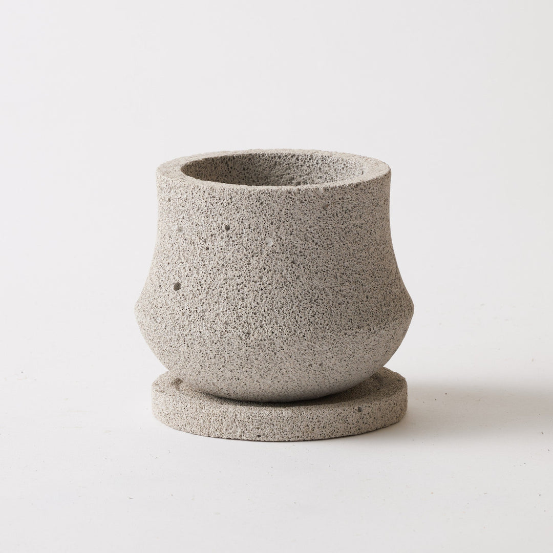 Type A（鉢サイズ）：直径約12cm × 高さ約10cm ／ 重量約300g