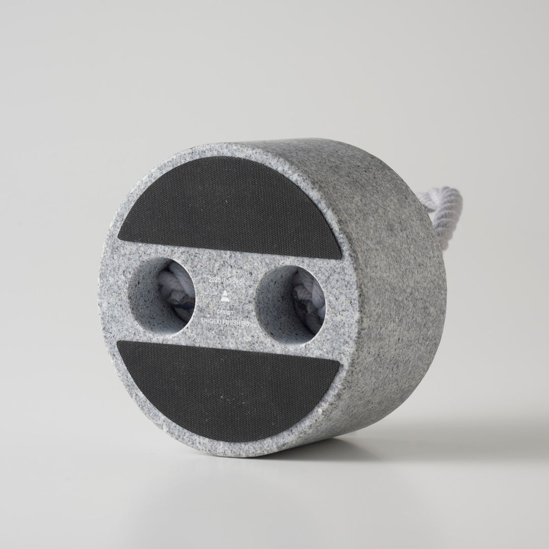 裏面には滑り止めもついているので、横ずれも起こりにくい仕様。