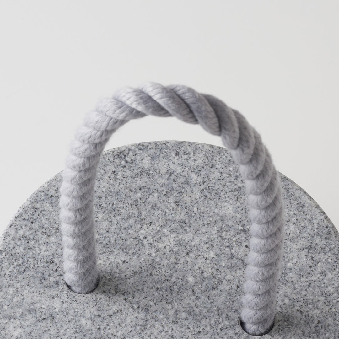 カラーロープを合わせることで、モダンな雰囲気をプラスしています。