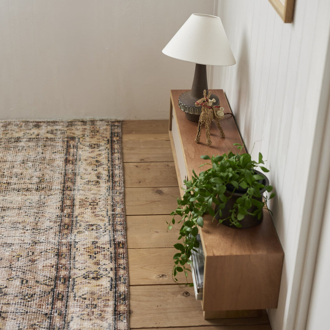 奥行22cmのスリムな設計。限られた空間にもすっと収まります。