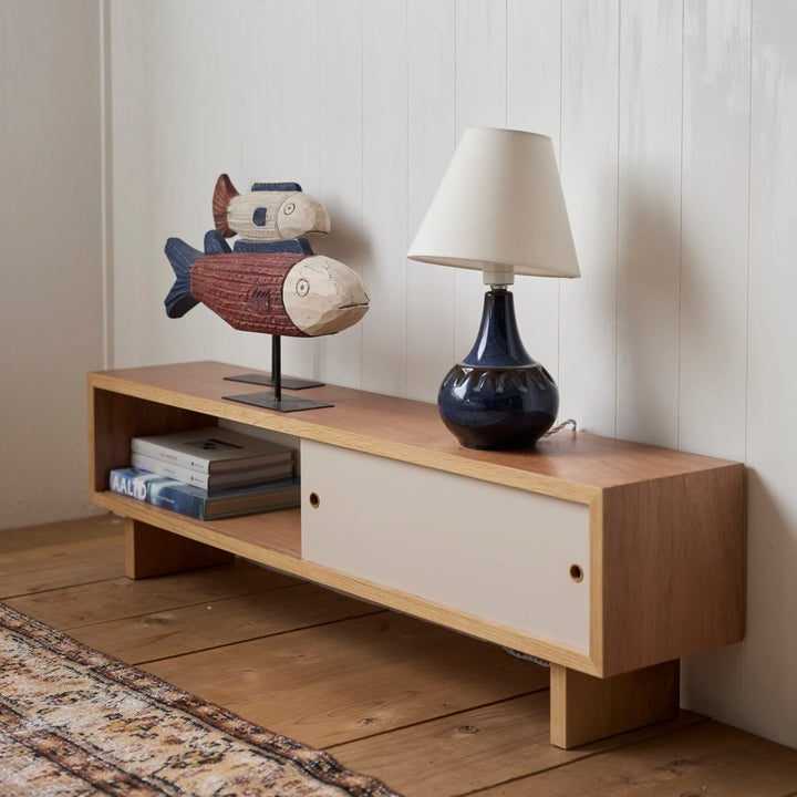 高さ30cmのロータイプ。空間に抜け感をもたらし、広く見せてくれます。