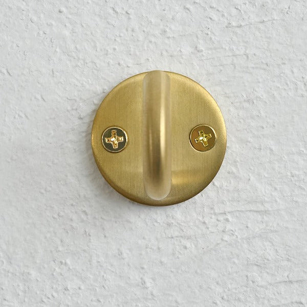 真鍮は使い始めの輝きが美しく、時間とともに柔らかなアンティークカラーへ。