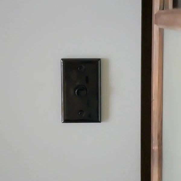 1口タイプは、ひとつの照明を操作する仕様。玄関、廊下、洗面室などに。