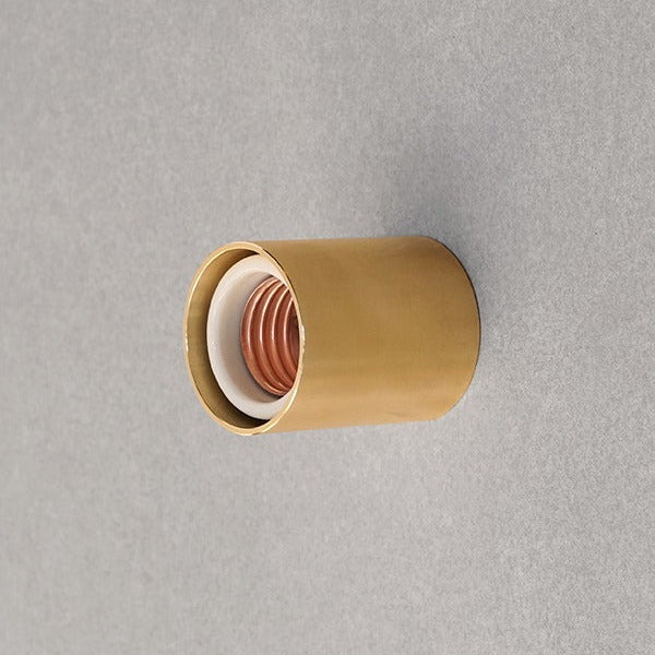 壁付け、天井付け可能。使う場所に合わせて、自由に配置できます。※屋内専用