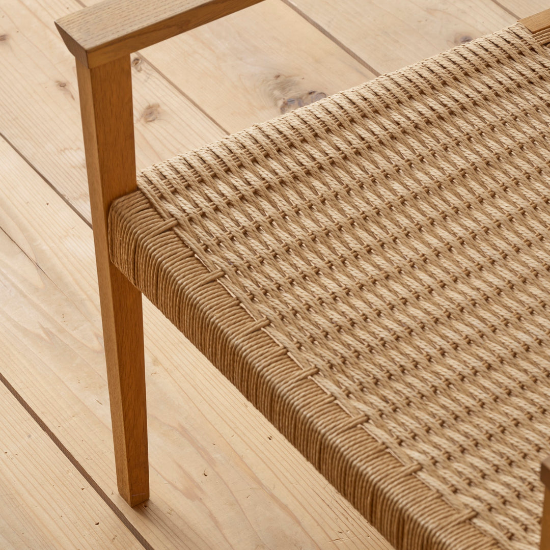 座面アップ。長く座っていても疲れにくく、通気性にも優れた快適な座り心地。