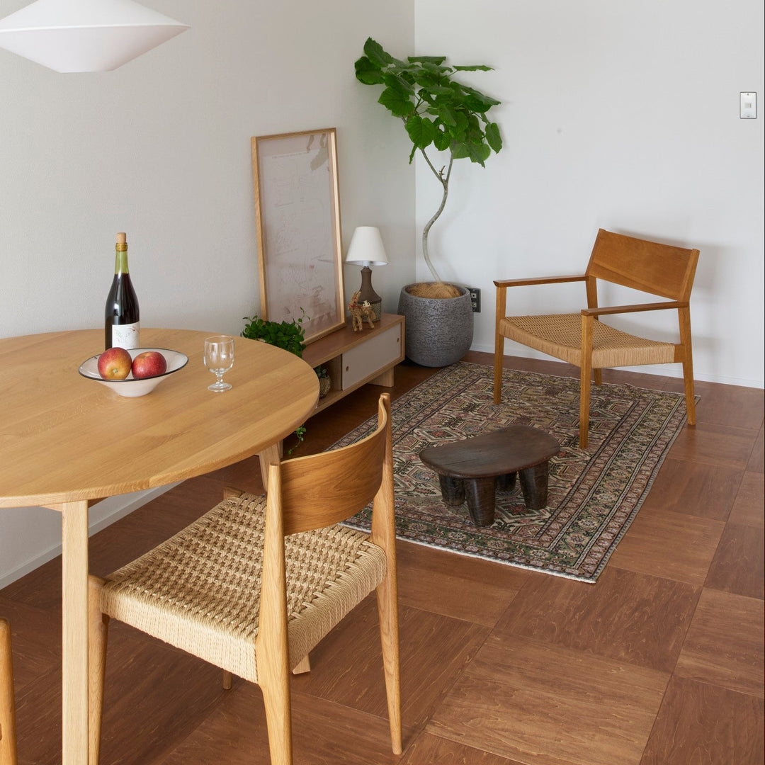 軽量なつくりなので、気分に合わせて気軽に移動できる椅子です。