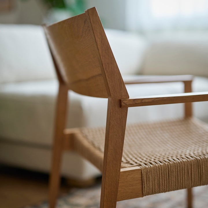 オイル仕上げで引き出された穏やかな木目。使うほどに飴色へ深まります。