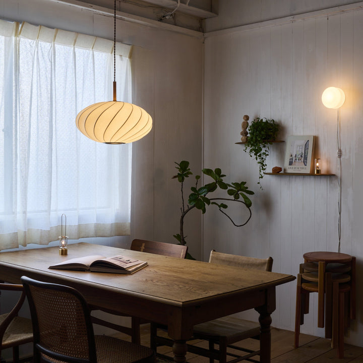 ダイニング、リビング、寝室に。穏やかな雰囲気をつくるペンダントライト。