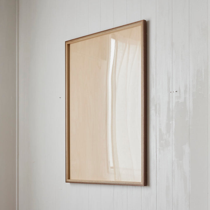 木材は無着色仕上げで、素材本来の深みのある色合いや質感をそのまま楽しめます。