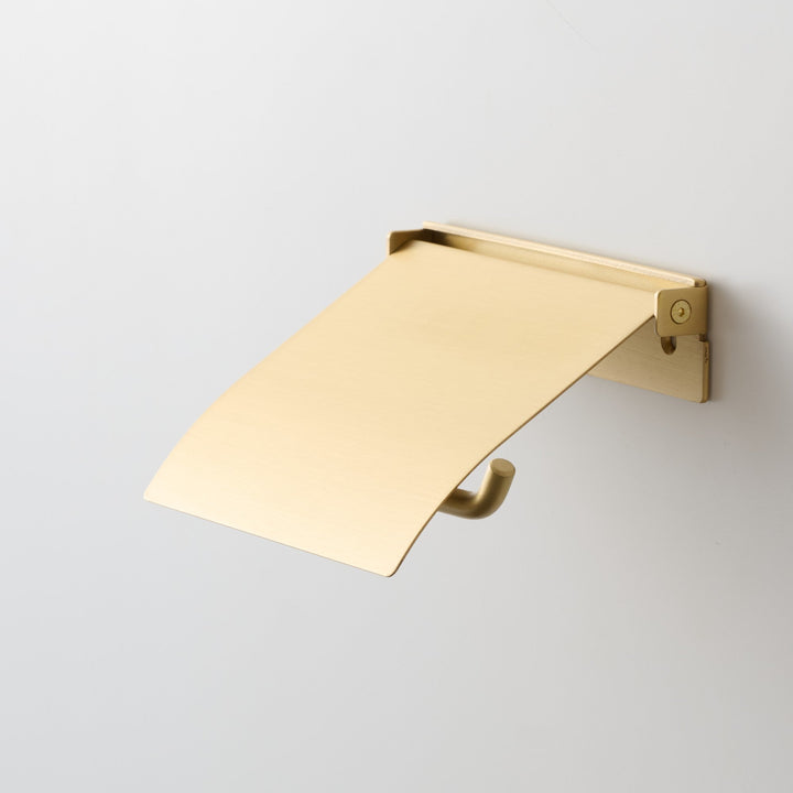 Brass：マットコーティング仕上げ。経年変化がゆるやかに進む素材。
