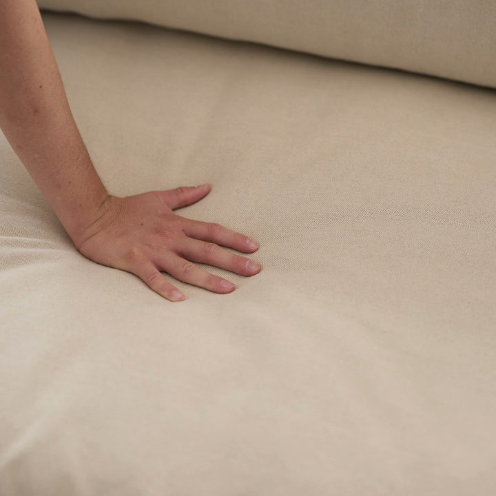 やわらかさの中にしっかりとした張りのある生地。素朴で優しい風合いです。