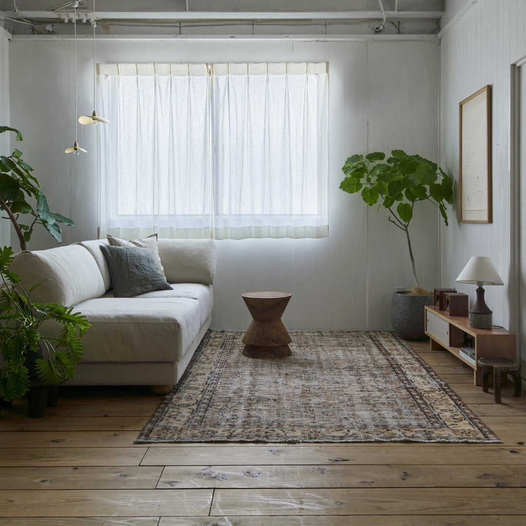 ふわりと包み込む、クラシカルなソファ。穏やかで静かな時間が流れます。