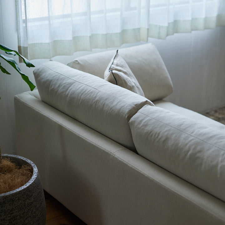 長時間座っても疲れにくい、自然な姿勢を保てる設計です。