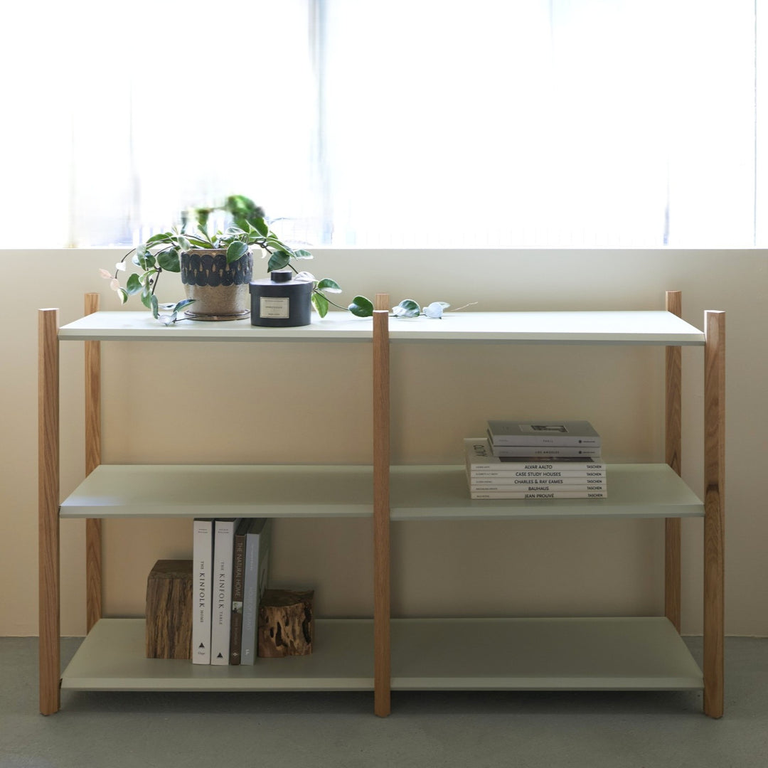 並べることで、暮らしの風景が整っていくオープンシェルフ。