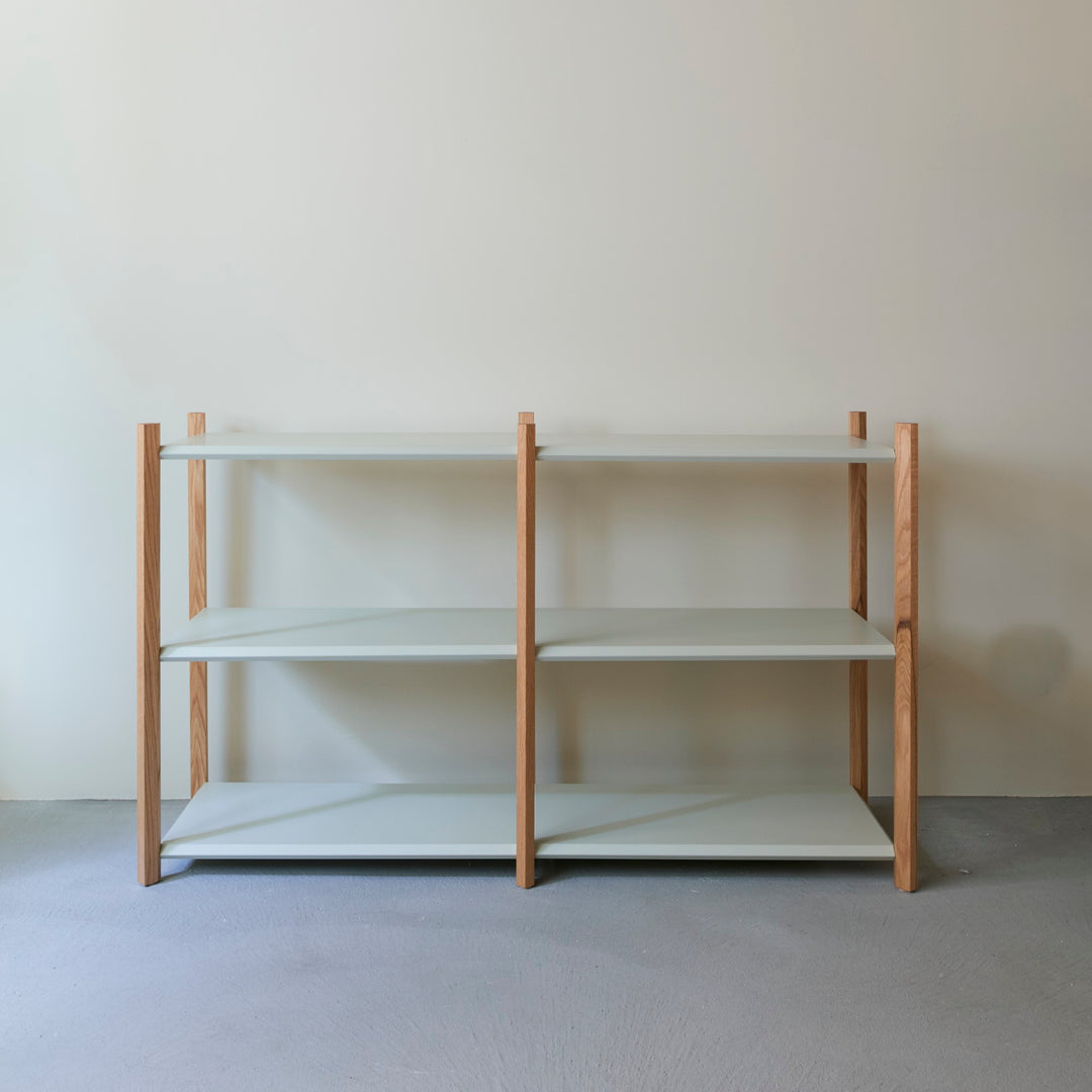 カラー：white　一列では足りないものを、ちょうどよく受け止めるサイズ感です。