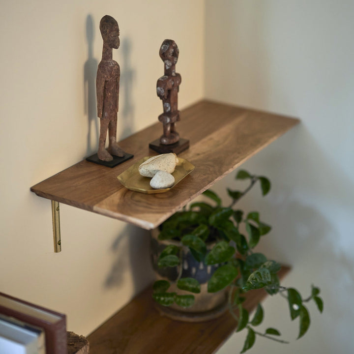 真鍮の柔らかな輝きは、時間とともに深みが増していきます。