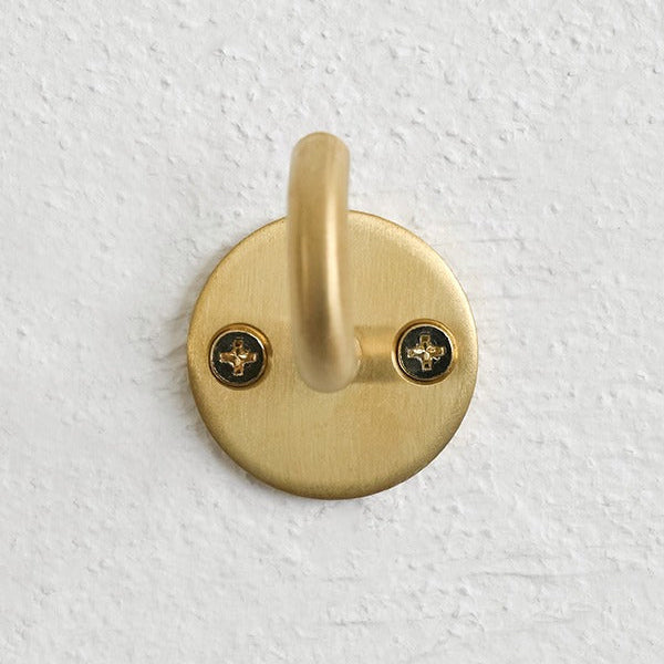 取付用ネジも付属(Iron:木ネジ/Brass:真鍮ネジ)。すぐにお使いいただけます。