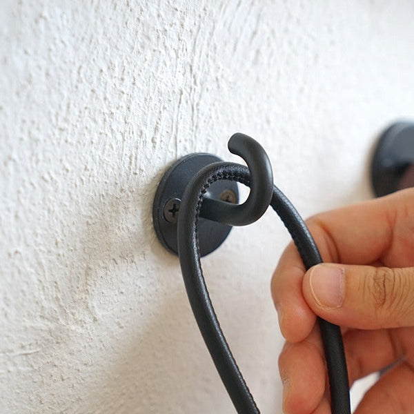 アイアンはマットなブラック。モダンやインダストリアルな空間をきりっと引き締めます。