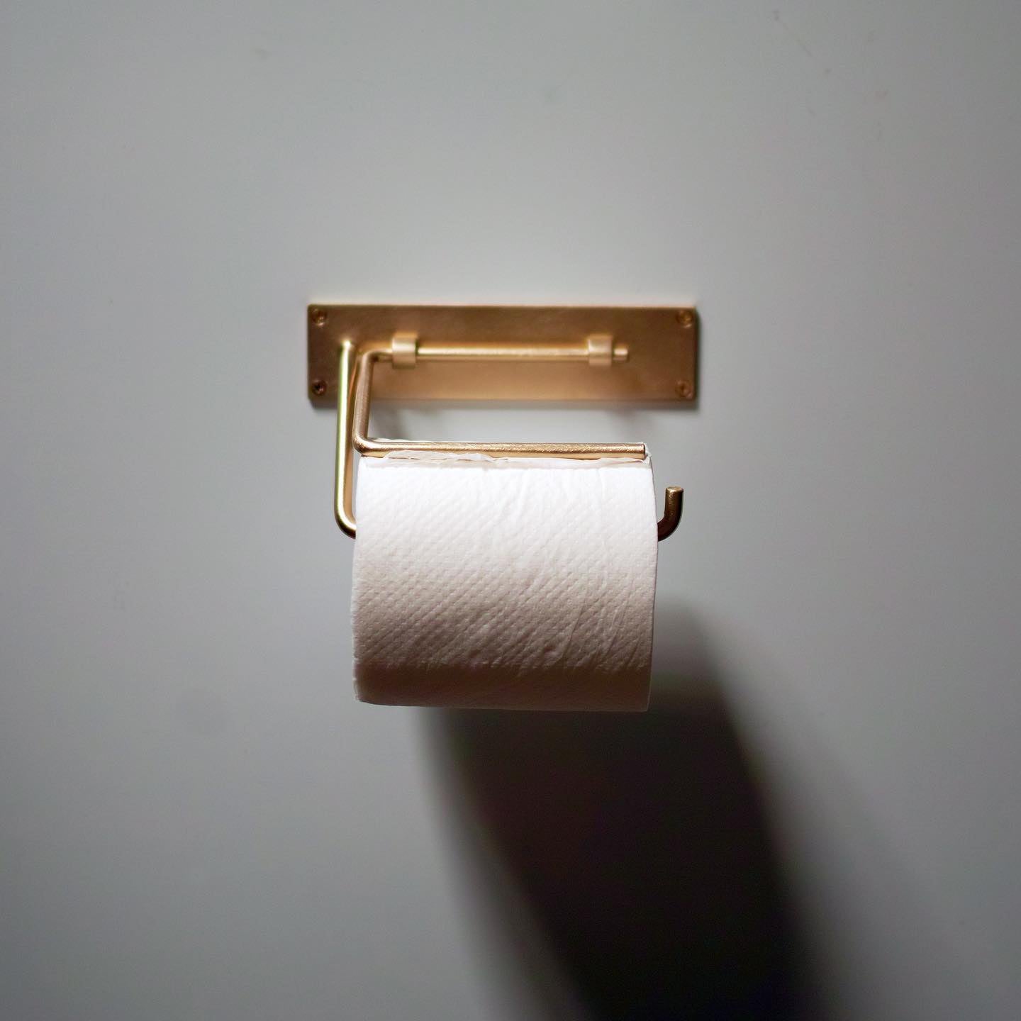 コンパクトな設計のため、限られた広さのトイレ空間でも圧迫感が出にくい設計に。