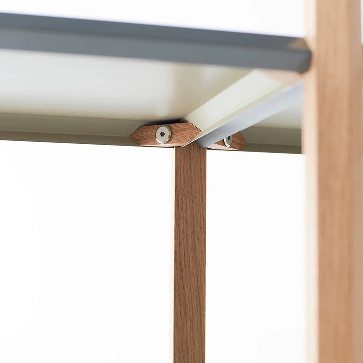 六角レンチで取り付けるのみの簡単組み立て。