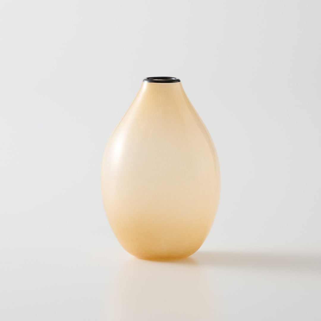 Beige：空間にやさしく溶け込む、温かみのある色。