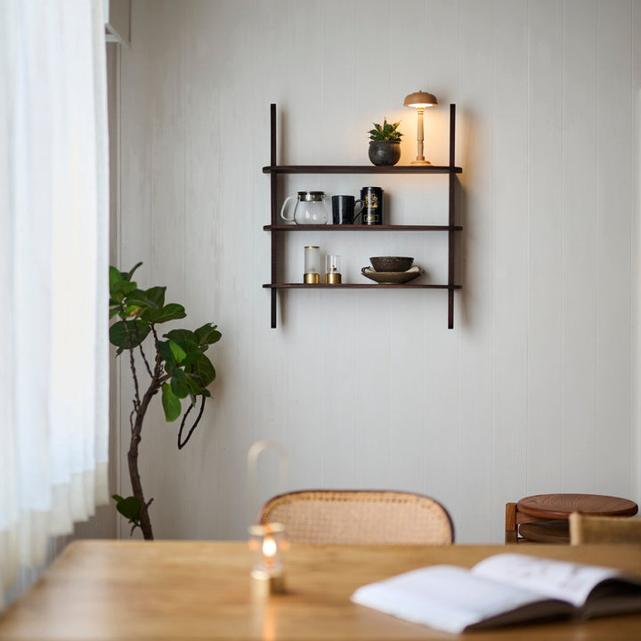 ダイニングであれば、頻繁に使うものを収めつつ、「見せる収納」としても美しくまとまります。