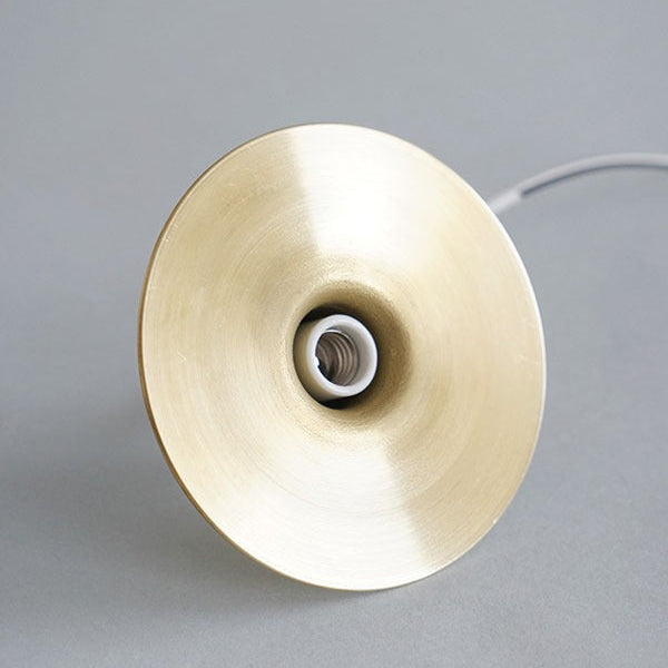 E17口金電球専用(60Wまで、LED対応)。市販の電球もお使いいただけます。