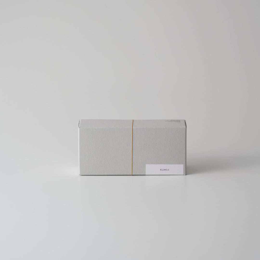 専用のBOXに入れてお届けいたします。