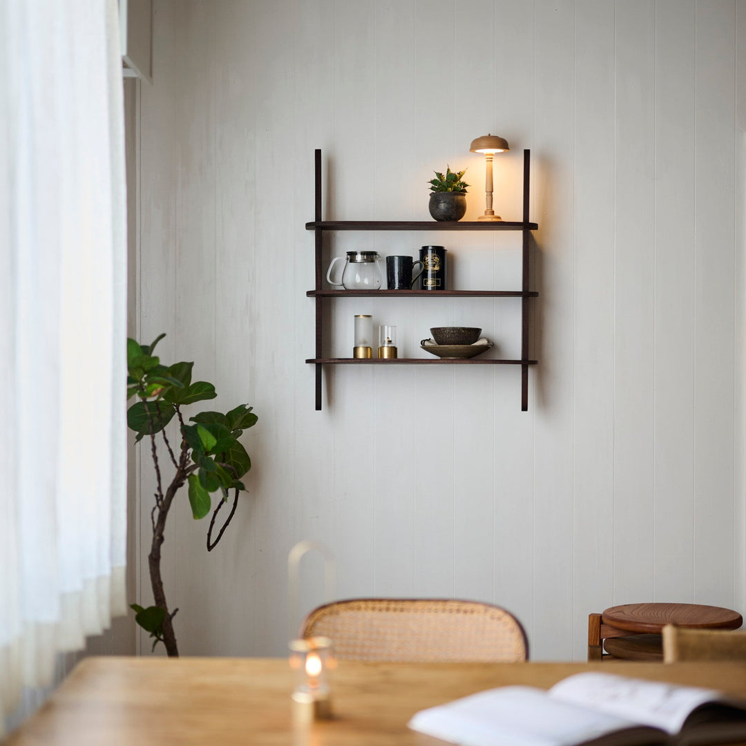 持ち運べる灯り。それは暮らしに新しい自由をもたらしてくれます。