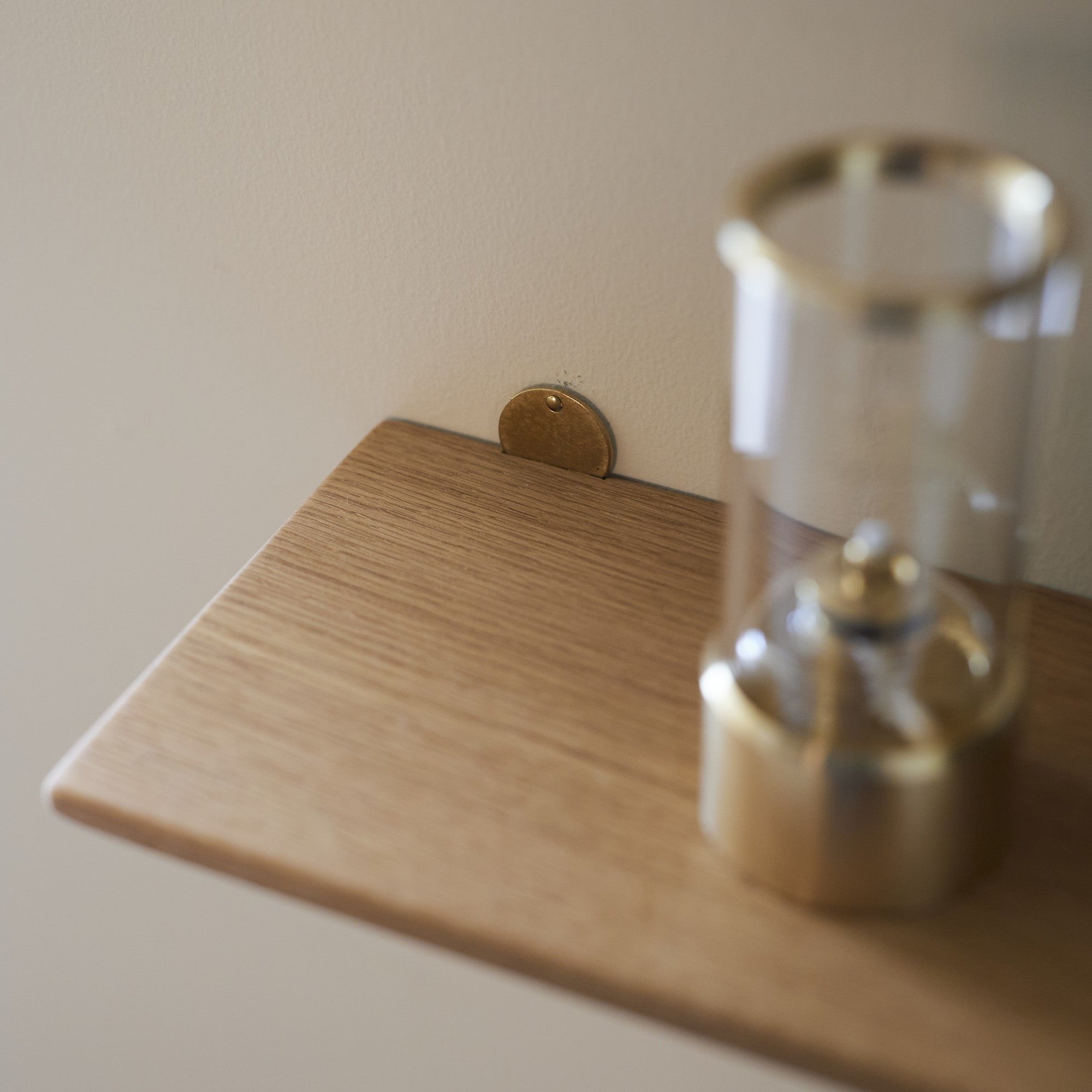 ウォールシェルフ | One pole shelf – tiflo
