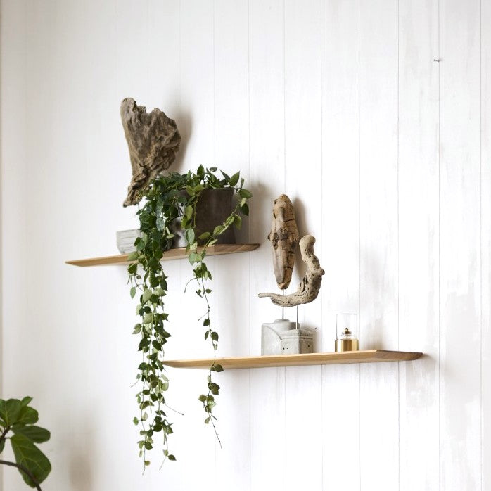 「翼」のようなシルエットがまず目を引く立体オブジェ。インテリアとして目を惹きます。