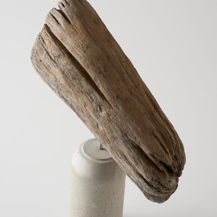 自然の摩耗によって生まれた丸みや削れが、手作業では再現できないリアリティさを生み出します。