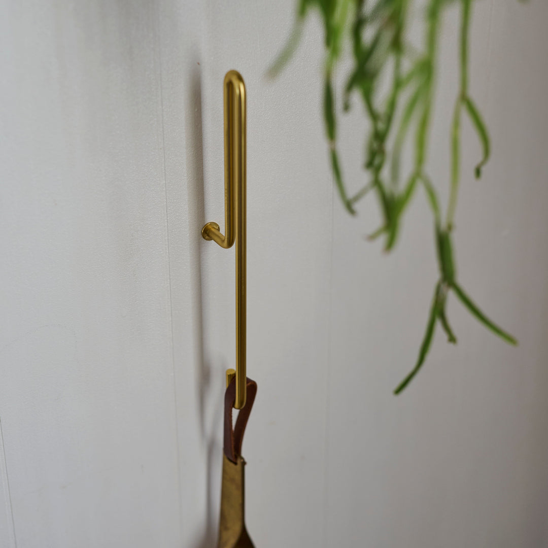 マットゴールドカラーは、スチール素材にマット仕上げを施しています。