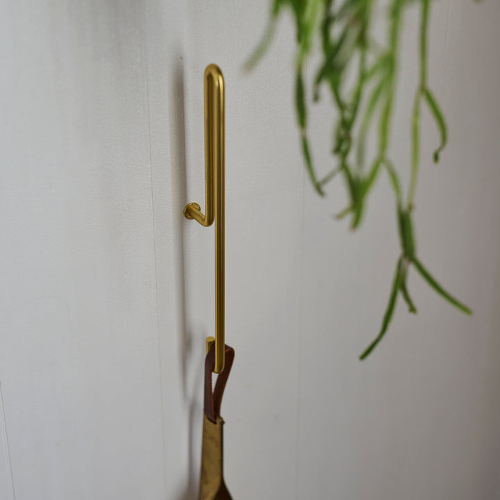 マットゴールドカラーは、スチール素材にマット仕上げを施しています。