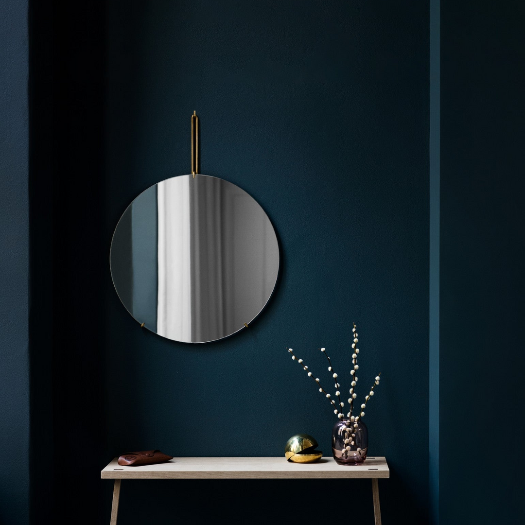 鏡本来の美しさを際立たせる、MOEBEの徹底的に削ぎ落とされたデザイン