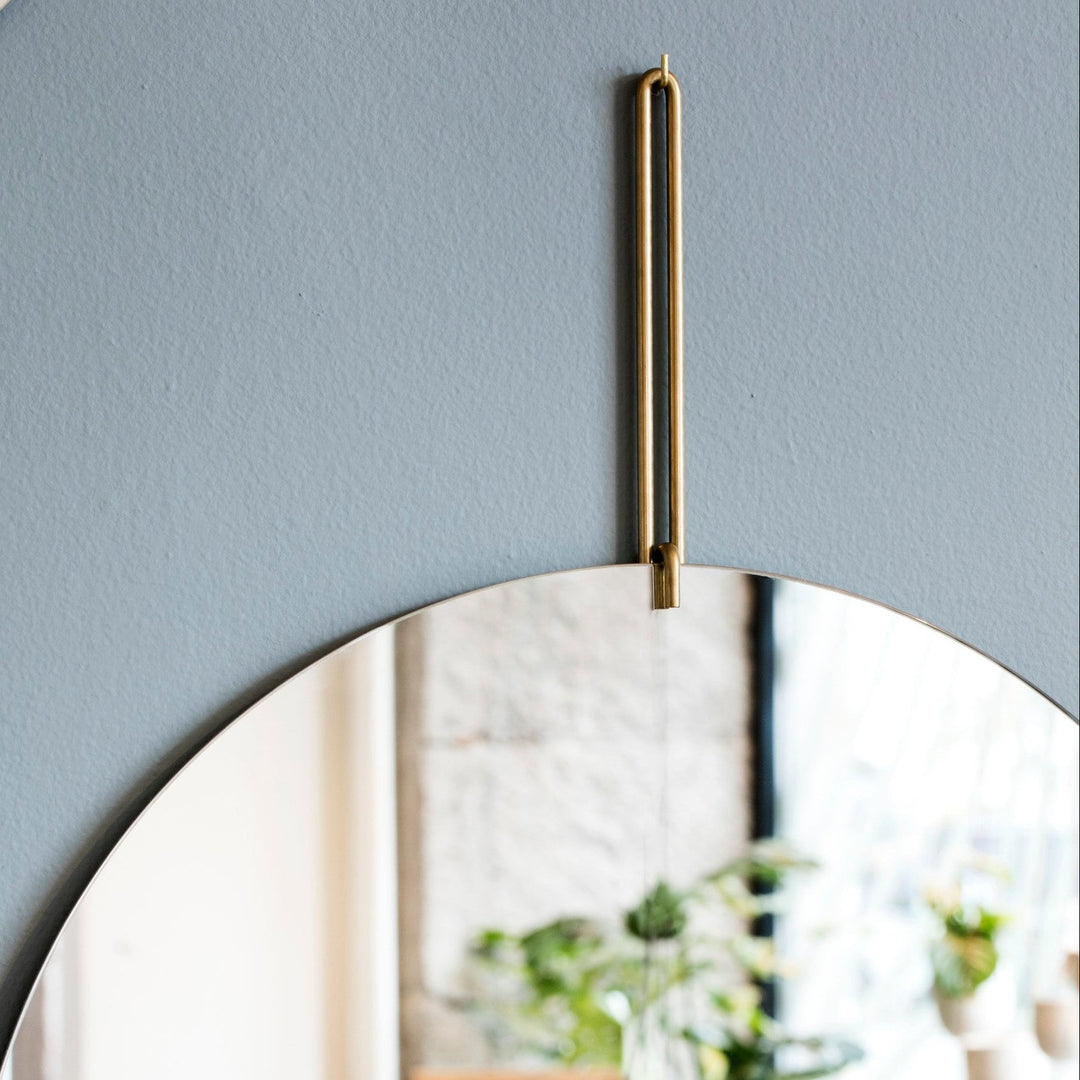 真鍮は時と共に表面が酸化し、アンティークのような風合いへと変化していきます。