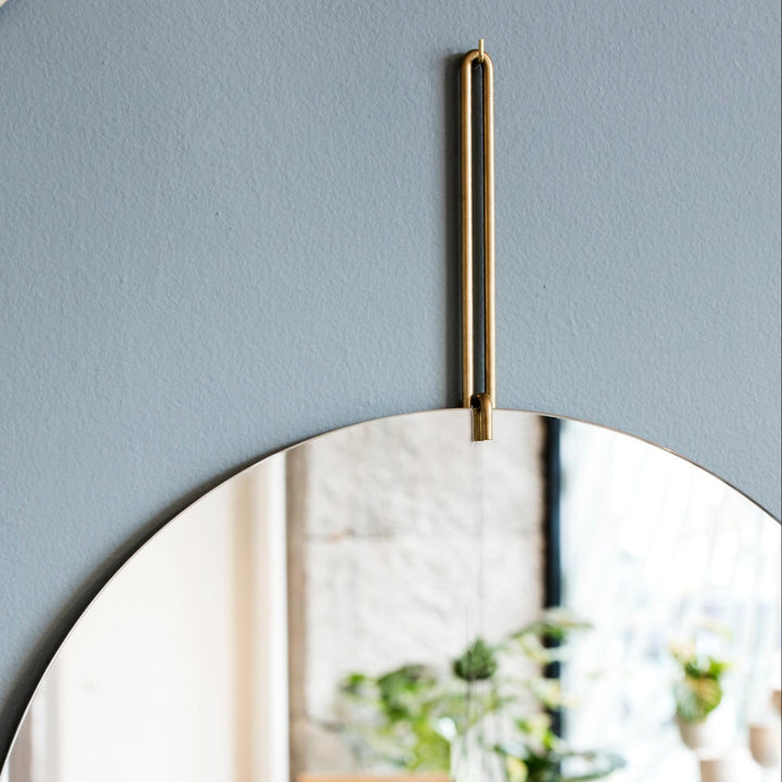 真鍮は時と共に表面が酸化し、アンティークのような風合いへと変化していきます。