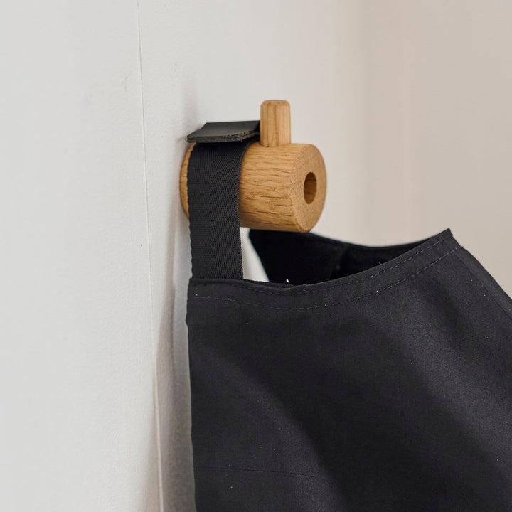 FSC認証オーク材を使用。オークは木目が美しく際立ち、空間に穏やかな温度を添えます。