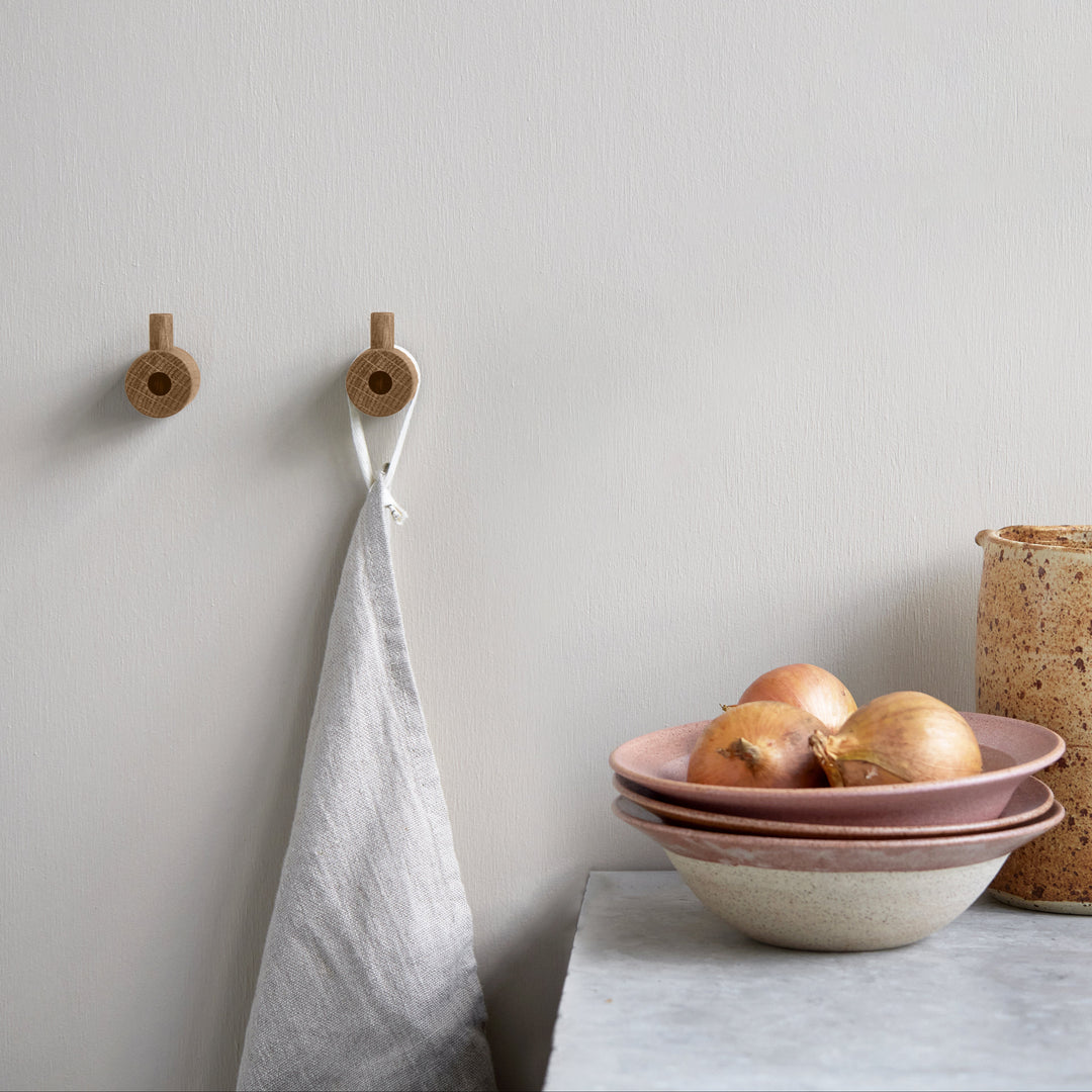 幅3.8×奥行4.2×高さ2.8cm。コンパクトで、どこにでも馴染みます。