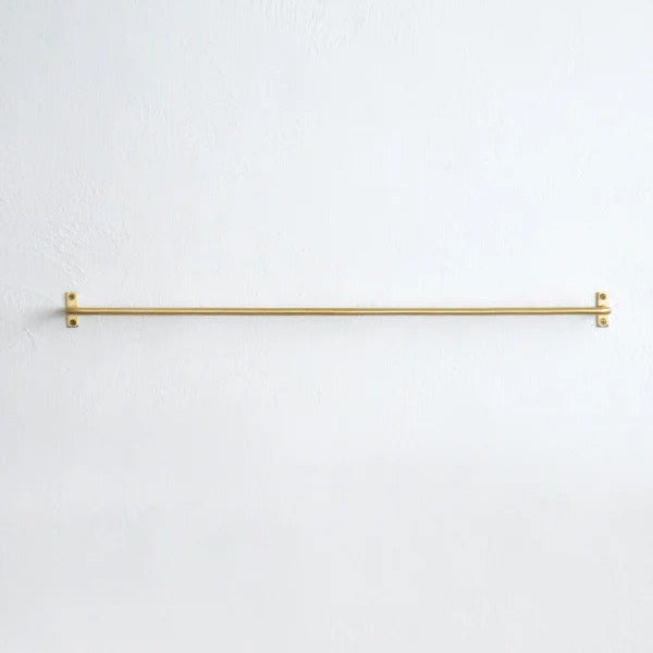 L：幅約67.8cm。複数のフックを並べたいキッチンや、ゆったり掛けたい洗面に。