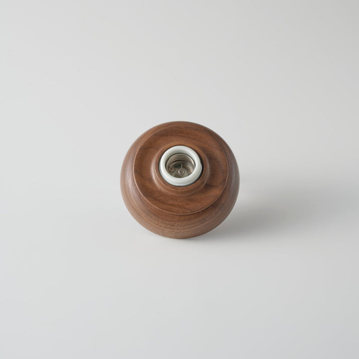 カラー：Walnut