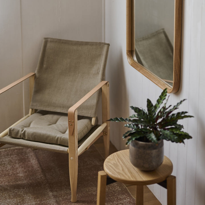 サイドテーブルや植物台としても。（ものづくり　田んぼの真ん中　雨乞岳　タモ ①）