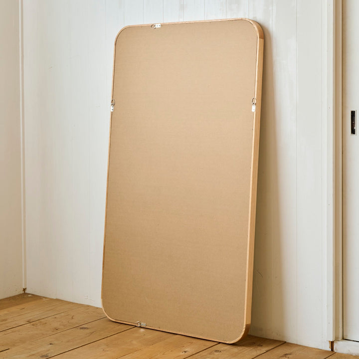 Lサイズ裏面。重量は約8.3kgです。