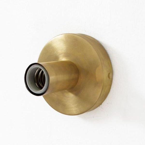 壁付け、天井付け可能。使う場所に合わせて、自由に配置できます。※屋内専用