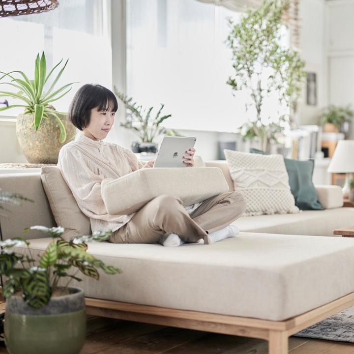 カウチ部分は足を伸ばしてくつろいだり、簡易ベッドとしてお昼寝にもぴったり。